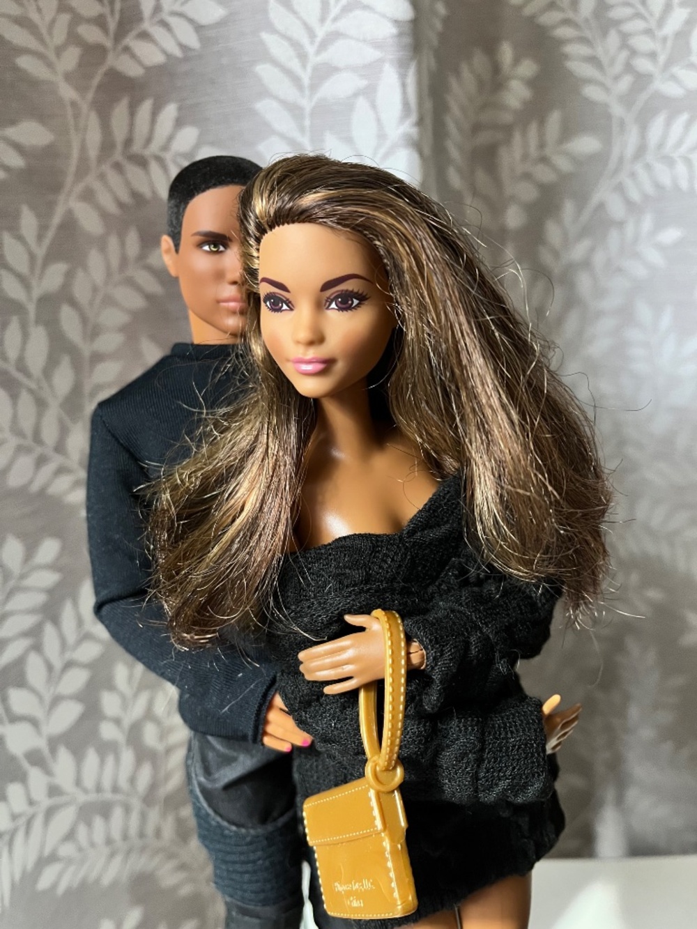 Barbie 2017 Made to Move - Skateboarder Barbie Doll - Picture 3 of 10